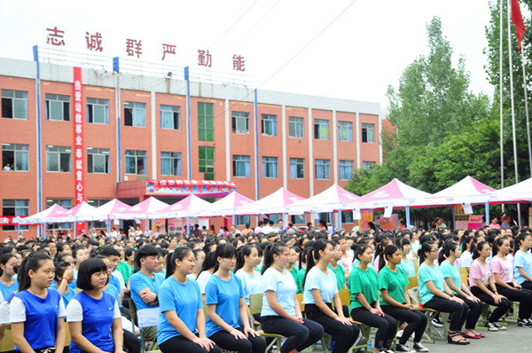 [/p成都華夏旅游學(xué)校]新浪網(wǎng)：幼教畢業(yè)生搶手100多家幼兒園進(jìn)校招聘老師，成都華夏旅游商務(wù)學(xué)校