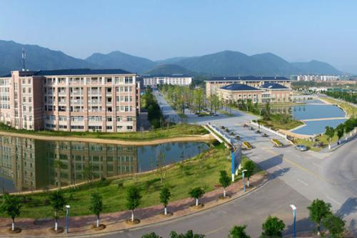 四川護(hù)理職業(yè)學(xué)院的地址在哪里？怎么乘車？