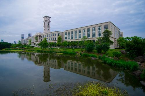成都中醫(yī)藥大學(xué)的地址在哪里？怎么乘車？
