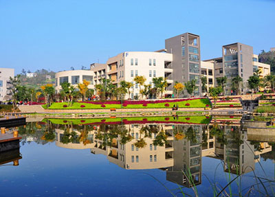 學校湖水風景