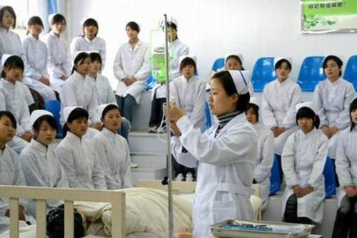 重慶護理專業(yè)就業(yè)形勢怎么樣,重慶中醫(yī)藥大學(xué)衛(wèi)校