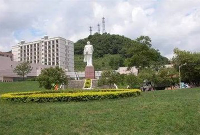 重慶市渝西衛(wèi)生學校校園一角