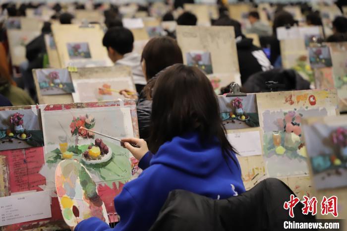 多校調(diào)整藝考方案：哪些專業(yè)取消?？?？遠(yuǎn)程如何考試？