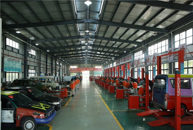 樂山市計算機學校汽車機電維修專業(yè)汽車機電維修實訓1