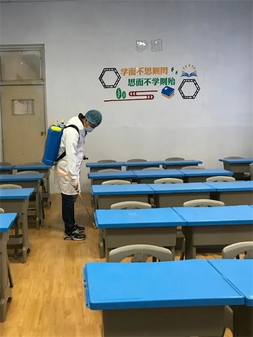 濟(jì)南應(yīng)用技術(shù)學(xué)校：心疼，班主任的一天