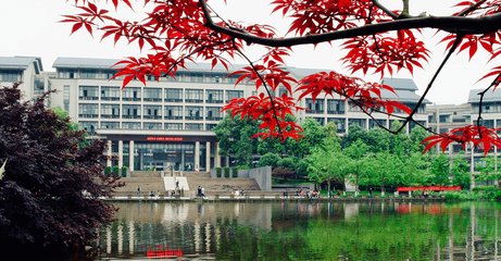 重慶理工大學(xué)的校內(nèi)湖