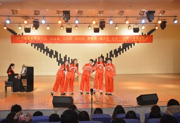 音樂(lè)表演專(zhuān)業(yè)學(xué)生登臺(tái)表演
