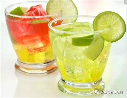 煙臺(tái)波絲蒂學(xué)校7月22日時(shí)尚冰品冷飲咖啡班開課啦！