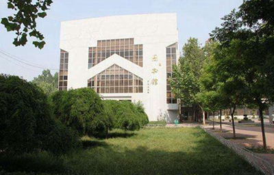 重慶市工業(yè)管理職業(yè)學(xué)校是民辦學(xué)校還是公辦學(xué)校？