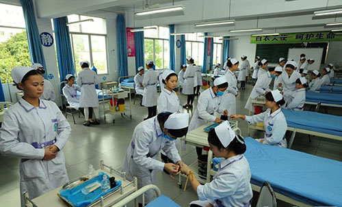 重慶市江南職業(yè)學(xué)?；A(chǔ)護(hù)理實(shí)訓(xùn)