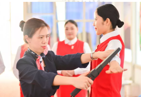 【四川省甘孜衛(wèi)生學(xué)?！?020年四川省甘孜衛(wèi)生學(xué)校招生網(wǎng)|怎么樣|簡(jiǎn)章|分?jǐn)?shù)線