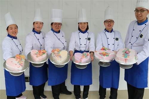 學做精品蛋糕 就來山東藍海職業(yè)學校！