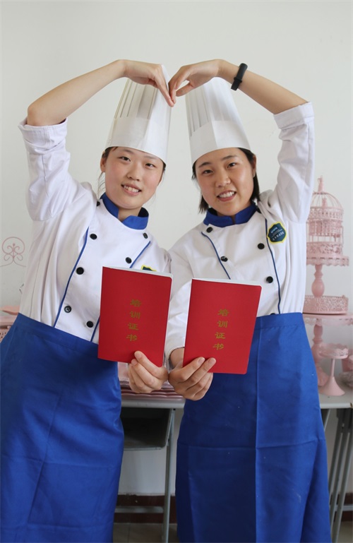 學做精品蛋糕 就來山東藍海職業(yè)學校！