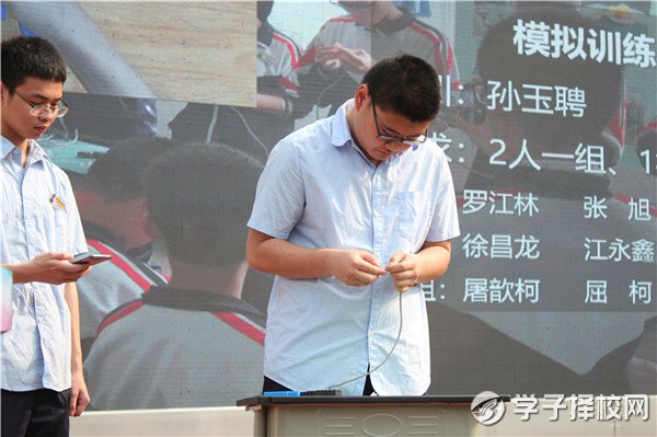 成都財(cái)貿(mào)職高舉辦計(jì)算機(jī)專業(yè)部學(xué)生技能競賽匯報(bào)展演