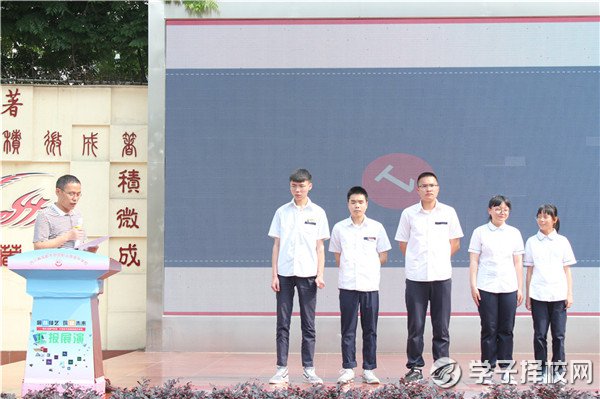 成都財(cái)貿(mào)職高舉辦計(jì)算機(jī)專業(yè)部學(xué)生技能競賽匯報(bào)展演