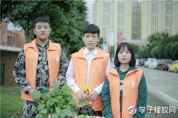 2019在洋溢著豐收喜悅的金秋九月，共同迎來了第三十五個(gè)教師節(jié)