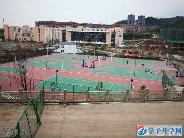 成都信息技術(shù)學(xué)校學(xué)費(fèi)、報(bào)名費(fèi)多少錢？