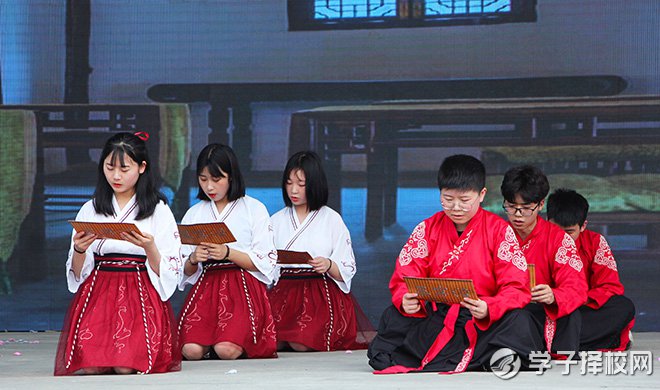 成都希望職校師生共赴一場(chǎng)穿越千年的“國(guó)學(xué)”之約