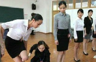 空中乘務(wù)具體做什么?_成都航空學校
