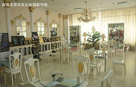 為什么學(xué)美容美發(fā)就到青島南茜美容美發(fā)職業(yè)培訓(xùn)學(xué)校？