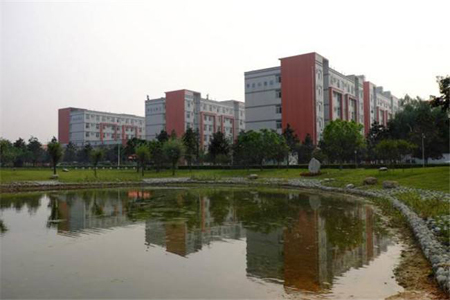  成都鐵路衛(wèi)生學(xué)校怎么樣？