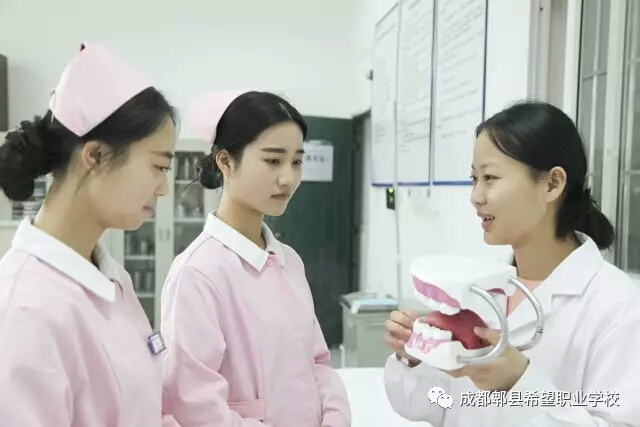 初中女生讀成都衛(wèi)校怎么樣？