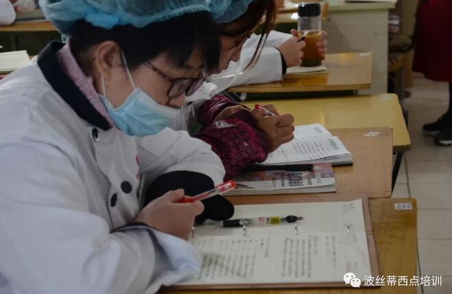 不上高中也擁有好前途？來煙臺波絲蒂中西糕點培訓(xùn)學(xué)校學(xué)西點就能實現(xiàn)！