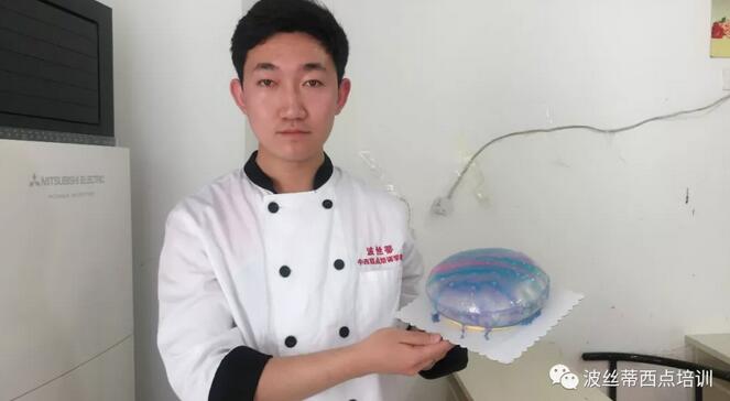 不上高中也擁有好前途？來煙臺波絲蒂中西糕點培訓(xùn)學(xué)校學(xué)西點就能實現(xiàn)！