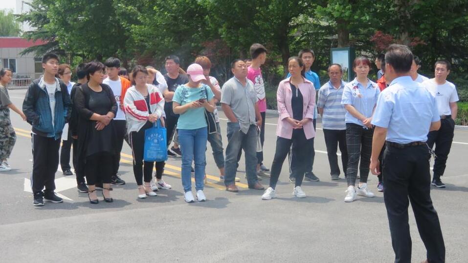 德州新生來山東兗礦技師學(xué)院實(shí)地考察，受到校領(lǐng)導(dǎo)熱情接待