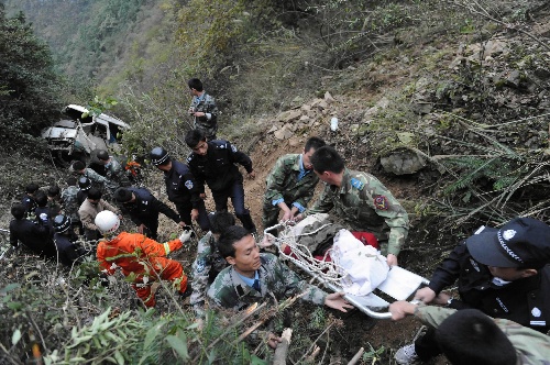 浙江江山殯儀車(chē)墜山10人死
