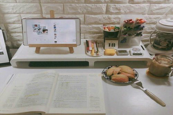 為什么高職高考成績(jī)達(dá)到學(xué)校最低分?jǐn)?shù)線，還是沒有被錄?。? /></p></p>

<p><strong> 未達(dá)到專業(yè)錄取分?jǐn)?shù)線</strong></p>
<p><strong> </strong>除了報(bào)考的學(xué)校，學(xué)校的專業(yè)也是有最低錄取分?jǐn)?shù)線標(biāo)準(zhǔn)的，如果考生分?jǐn)?shù)沒有達(dá)到填報(bào)專業(yè)錄取分?jǐn)?shù)、也不服從專業(yè)調(diào)劑。這種情況下是不會(huì)被錄取的。能不能到達(dá)院校的投檔分是考試院進(jìn)行分配的，考試院把你分給所填的院校后，由院校本身自己再進(jìn)行專業(yè)分配。</p>
<p>在這種情況下，如果你的志愿都被排在前面高分的考生占滿了的話，你又不服從專業(yè)調(diào)劑，那么就只能退檔等待補(bǔ)錄，而不是接著投檔第二志愿院校。</p>
</p>

<p></p>

<p>當(dāng)前位置：招生網(wǎng) > 高中資源 > 高考志愿 >  </p>
<p>文章標(biāo)題：<span>為什么高職<a href=