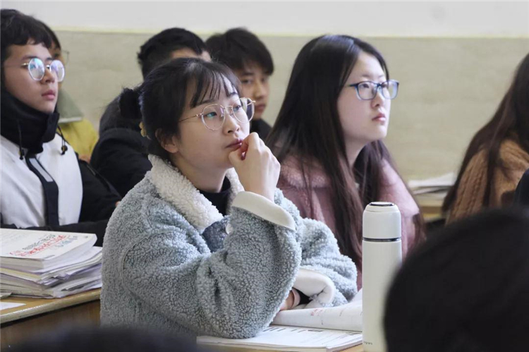 希望衛(wèi)校大二學生.jpg