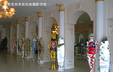 青島哪家學(xué)校學(xué)習(xí)化妝比較好？