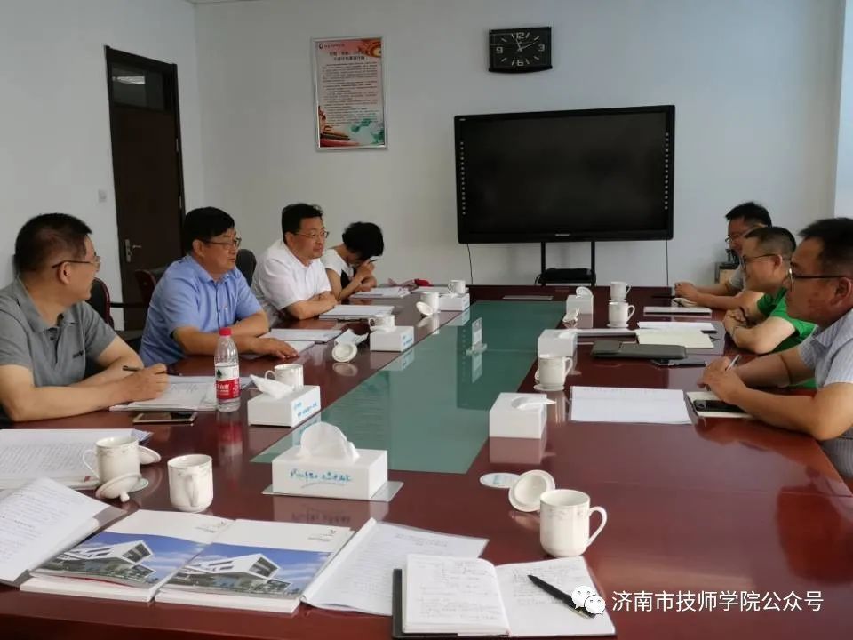 濟(jì)南市技師學(xué)院召開校企共建自貿(mào)區(qū)混合所有制 濟(jì)南市智能制造技師學(xué)院專題座談會