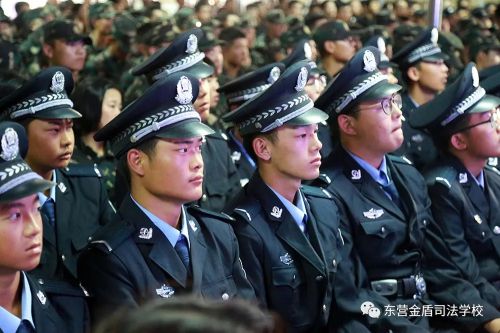 東營金盾司法學(xué)校舉行法治副校長聘任儀式暨“讓法律護(hù)航成長”專題講座