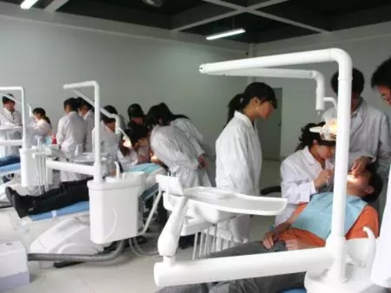 濟南哪所學校能學口腔醫(yī)學？
