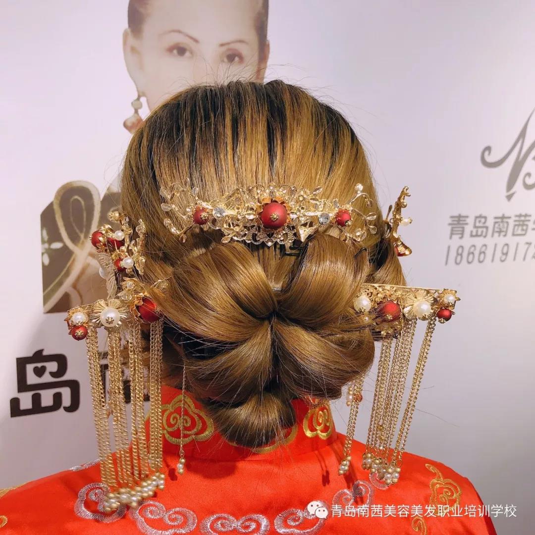 中式嫁衣“秀禾妝”如何畫出來(lái)？